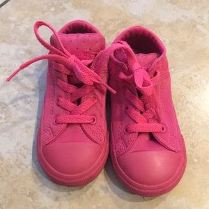 Toddler size 8. Hardly worn pink sneakers!!!